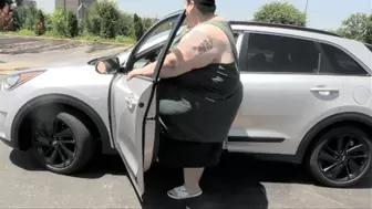 Notorious PIG: Too Tight Car Squeeze and Waddle - MP4 sd