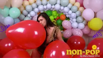 Mary Kissing Red Balloons - 4K