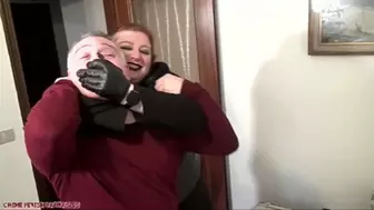POWERFUL HITWOMAN (MP4 hand over mouth full)