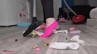 Mila - Wrong socks