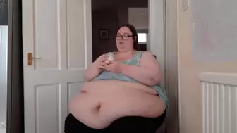 SSBBW BELLY RUB WITH COCONUT OIL AND SQUEAKY CHAIR FRONTAL VIEW