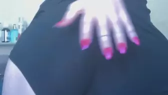Slow mo booty grinding in short shorts