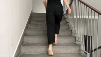 LOST SHOE GIRL RUNNING UP THE STAIRS IN HIGH HEELS (SCENE 2) - MP4 HD