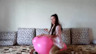 Darina and her tight balloon