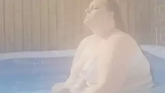 Naughty Piggy in the Pool mp4