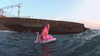 Alla is riding on a pink inflatable scooter and on the waves and hotly fucks him getting an orgasm!!!