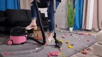 Mila - Fun vibes (vacuuming)