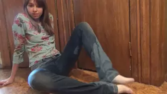 Svetlana first time pee in jeans