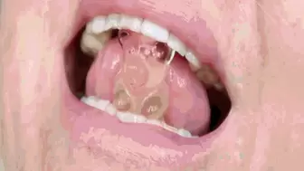 Cruel teeth chewing bears (1280x720)FHD