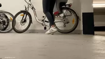 GIRL LOST ONE SNEAKER WHILE RIDING A BIKE - MP4 HD