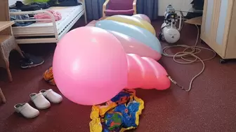 Gummi Crocs Clogs und Ballon Luftmatratze