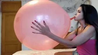 The explosion of a balloon on the lips B2P