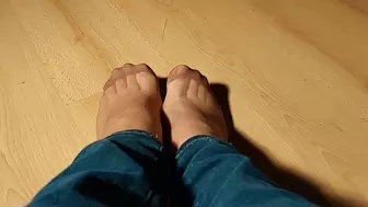 Slow Motion toe wiggling