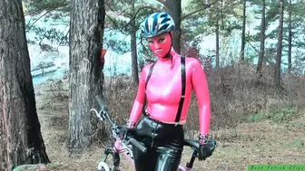 Outdoor rubber slut traveling with bike and rubbed the pussy on the frame