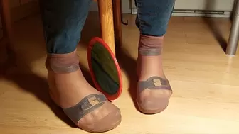 pantyhose over sandals