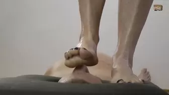 MB229 Feel my feet on your face 1