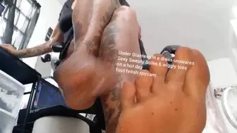 Under Giantess in a dress unawares Sexy Sweaty Soles & wiggly toes on a hot day foot fetish spycam avi