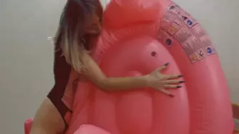 Alla inflates an inflatable flamingo with her mouth and fucks it hot and gets an orgasm!!!