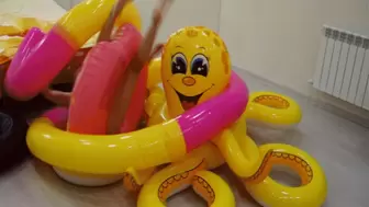 Alla did not expect the attack of an inflatable octopus and his hot fuck!!!