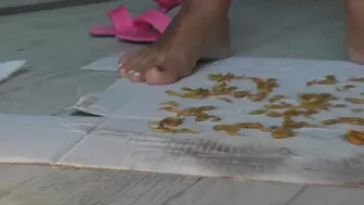 Italian girlfriend - Sea patè crush fetish tiny eadible shrimps