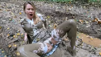 Lost muddy schoolgirl masturbates her pussy in deep mud