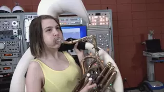 Mewchii Tries Out the Sousaphone (MP4 - 1080p)