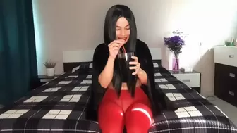 Lea Coco farting in pantyhose