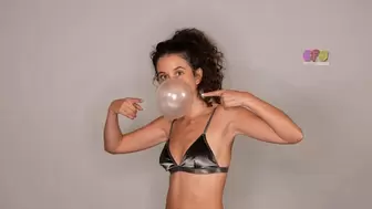 Isa's First Bubble Gum Video 4K (3840x2160)