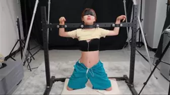 xy17 - cute little girl toyed with metal frame fixed bondage sex toy