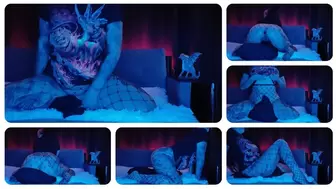 Crazy horror fan girl with a gorgeous body and awesome ass bouncing on a pillow