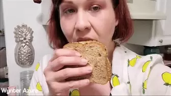 Chewing Chewy and Crunchy Sandwich (ID # 1869 HD 1080rez)