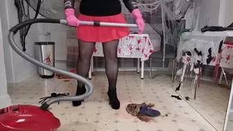Mila - Spooky mood - vacuuming