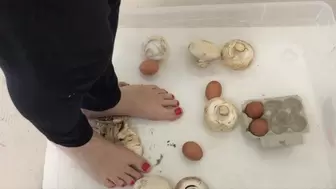 Barefoot crush eggs and mushrooms Ashley