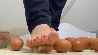 Barefoot crush hard boiled eggs 2 Ashley