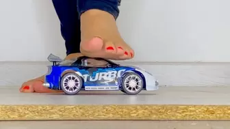 Barefoot crush toy car Ashley
