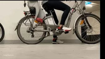 KIRA ONE SHOE LOST ON A BICYCLE - MP4 HD