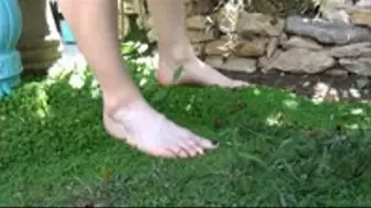 Tap & crush on fluffy grass with her small feet
