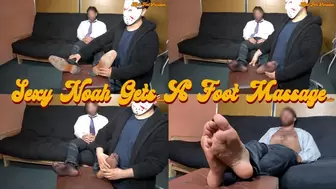 Sexy Noah Gets A Foot Massage
