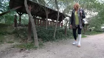 Katharina limping in the park