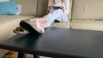 GAMER GIRL KIRA IGNORING YOUR WHILE PLAYING NINTENDO - MP4 Mobile Version