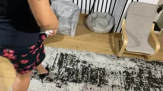 Buttcrack in skirt while cleaning