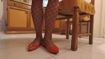 *** custom video *** Waiting friends for a cup of tea in red patent pointed toe flat ballerinas with dark wide fishnet stockings (MP4) 1080 Full HD