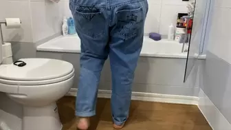 buttcrack in the bathroom