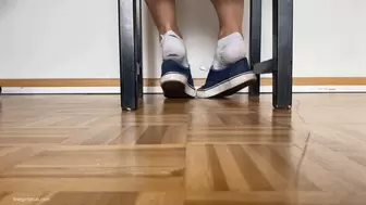 SHOEPLAY WITH SNEAKERS UNDER THE CHAIR - MP4 HD