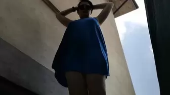 Upskirt pee in a outdoor public place