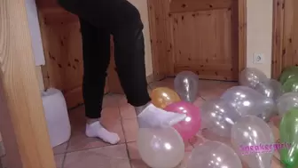 Sneaker-Girl Akira - Popping some Balloons with white Socks