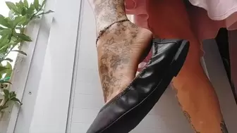 Latina milf Giantess in a dress & Anklet unaware Heel Popping Toe Pointing Shoeplay in her garden Dirty Wrinkled sexy Soles in Black Ballet Flats Shoeplay