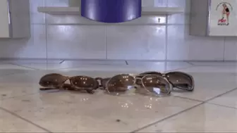 Sun Glasses under sweet Pumps floor view