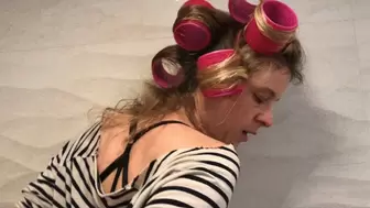 Cum eating MILF in curlers