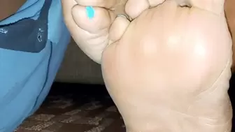 Redbone BBW Renee With Her Size 11 Soles Asks, "What's Wrong With The 'MEATY FEET'?"